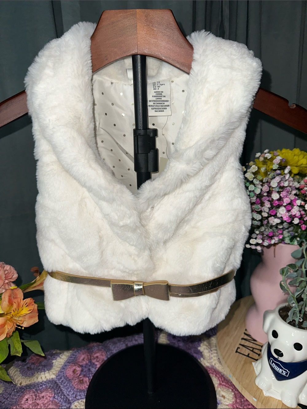 🎉Cream Faux Fur Vest with Gold Bow Belt. C226